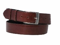 Men belts - Classic Gentleman belts - 99910753 / 40, nikelj saten Klasični moški usnjeni pasovi so sestavljeni iz dveh plasti. Moški usnjeni pasovi so izdelani iz govejega usnja, serija 020000. Usnjeni pasovi izvedbe premium so  podloženi s pravim usnjem, v izvedbi klasik so moški pasovi podloženi s plastjo iz recikliranega usnja. Moški pasovi imajo zaponko na usnjenem jezičku z vijakom pritrjeno na usnjen pas kar vam omogoča enostavno krajšanje.